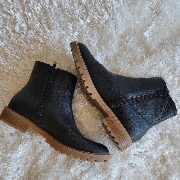 Black Leather Ankle Boots with Elastic Panels - Picture 1 of 9